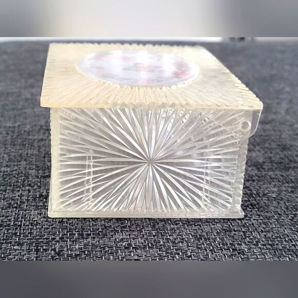 Vintage Lucite Starburst Trinket Box - Picture 6 of 11